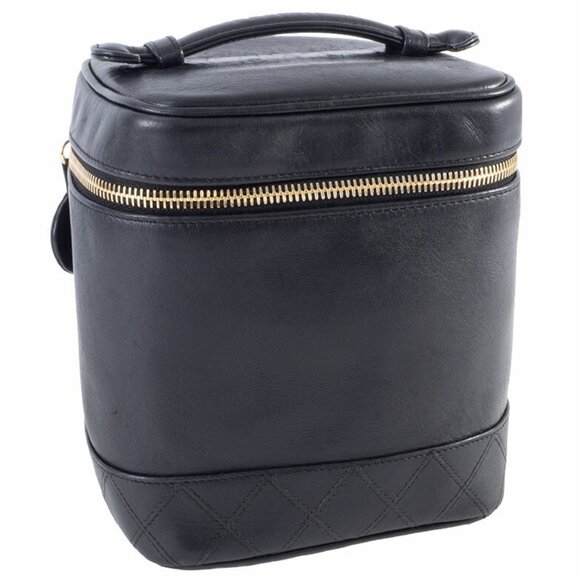 CHANEL Black Lambskin Leather Pouch - Picture 2 of 16